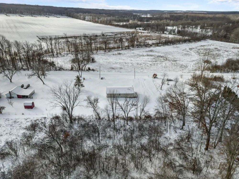 2340 E Mosherville Road Jonesville, MI 49250