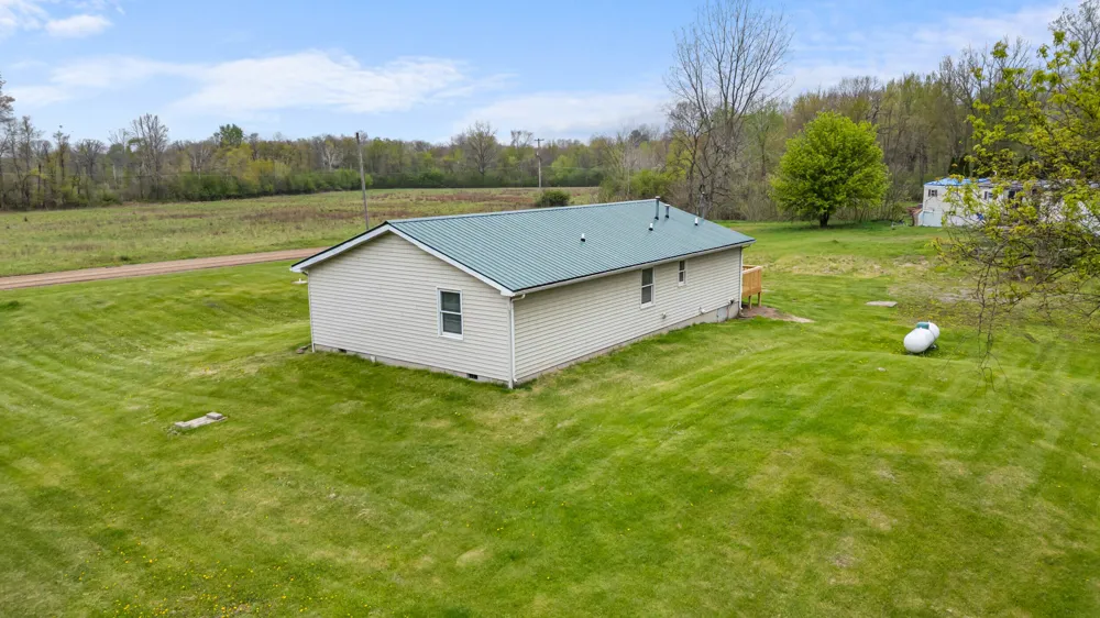 2340 E Mosherville Road Jonesville, MI 49250