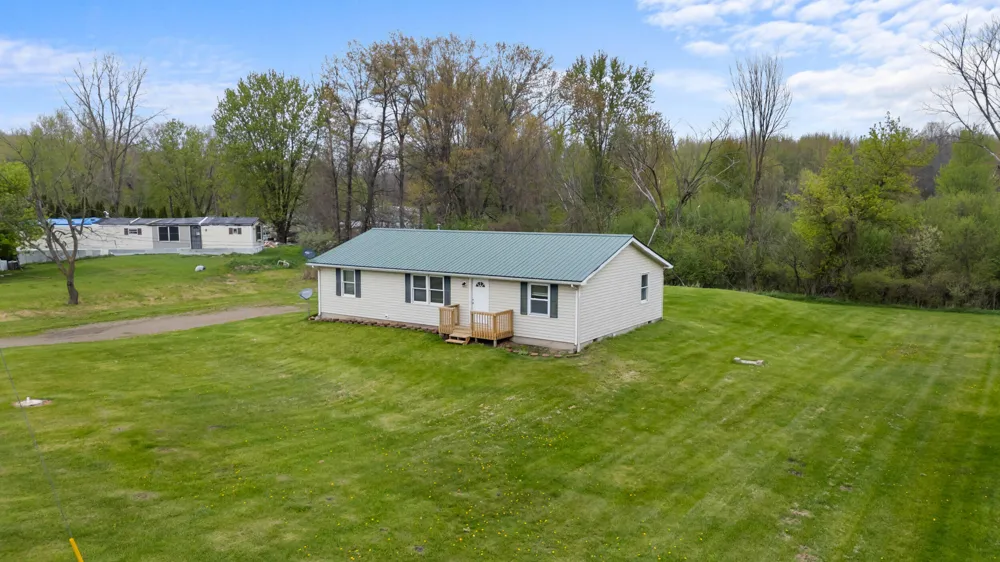 2340 E Mosherville Road Jonesville, MI 49250