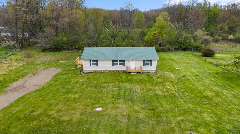 2340 E Mosherville Road Jonesville, MI 49250