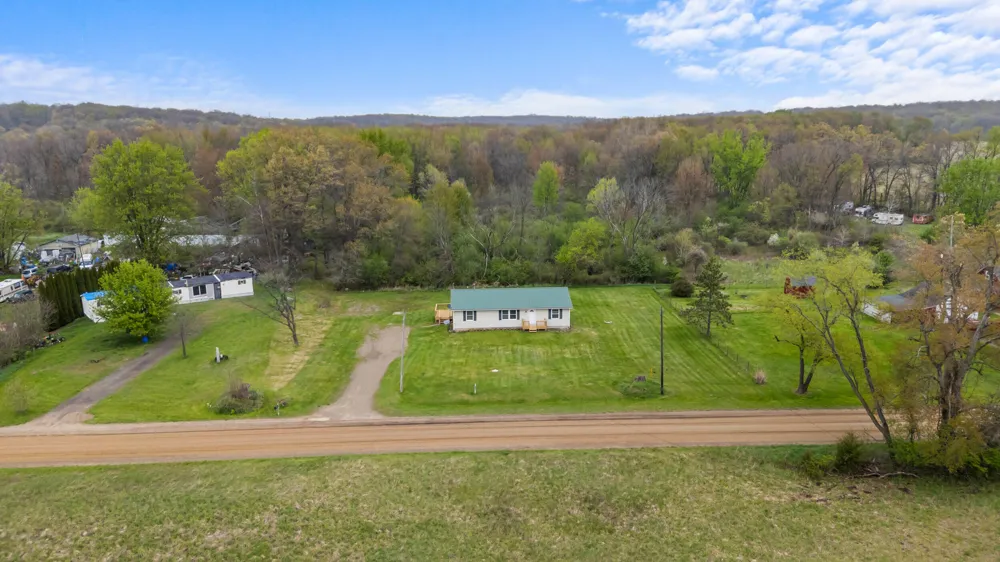 2340 E Mosherville Road Jonesville, MI 49250