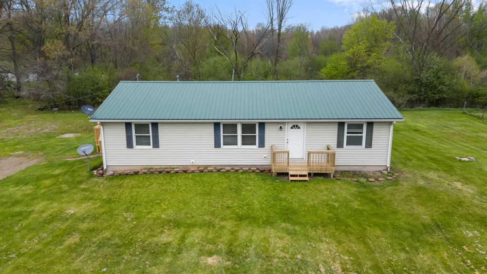 2340 E Mosherville Road Jonesville, MI 49250