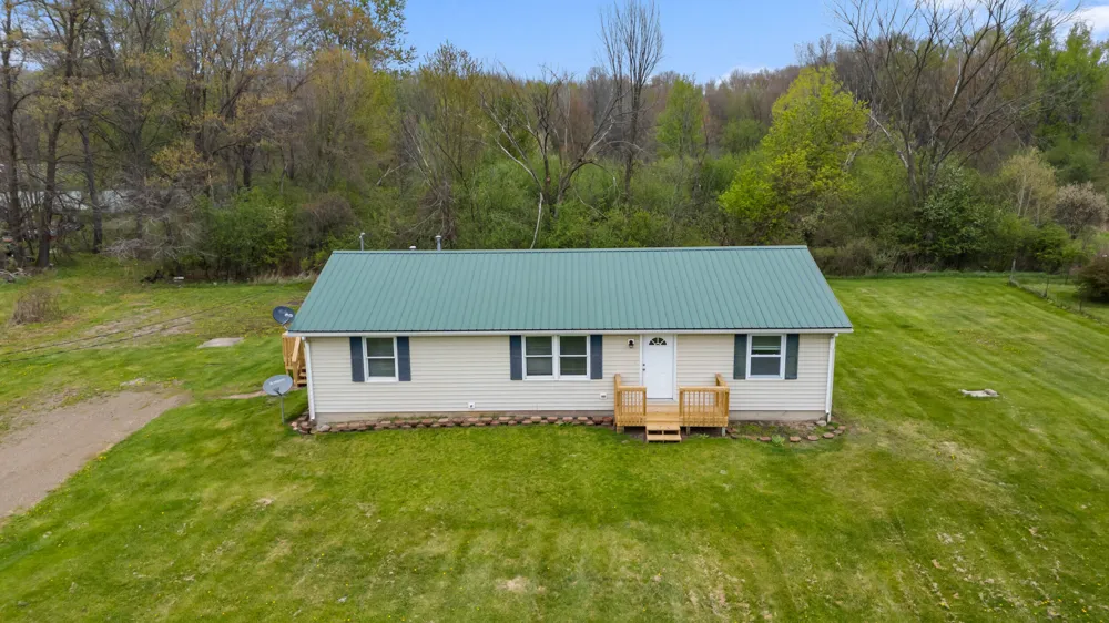 2340 E Mosherville Road Jonesville, MI 49250