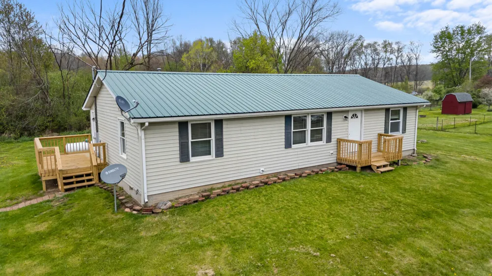 2340 E Mosherville Road Jonesville, MI 49250
