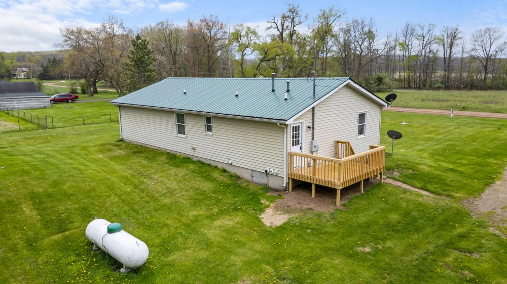 2340 E Mosherville Road Jonesville, MI 49250