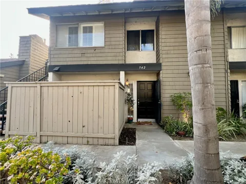 542 W Dunton #29
