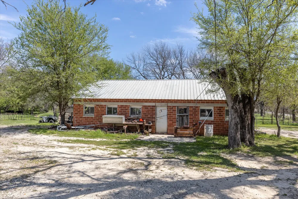 9885 County Road 270 Hico, TX 76457