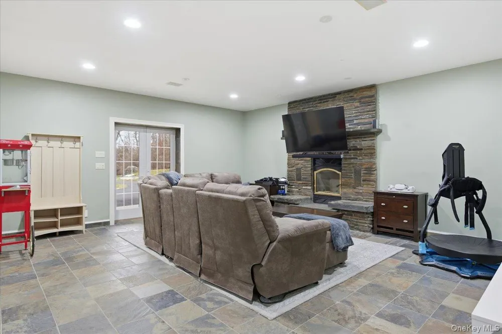 627 Green Lake Road Catskill, NY 12015