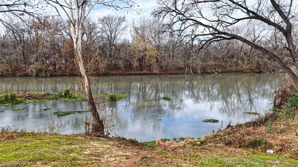 256 Greasy Bend Road Smithville, TX 78957