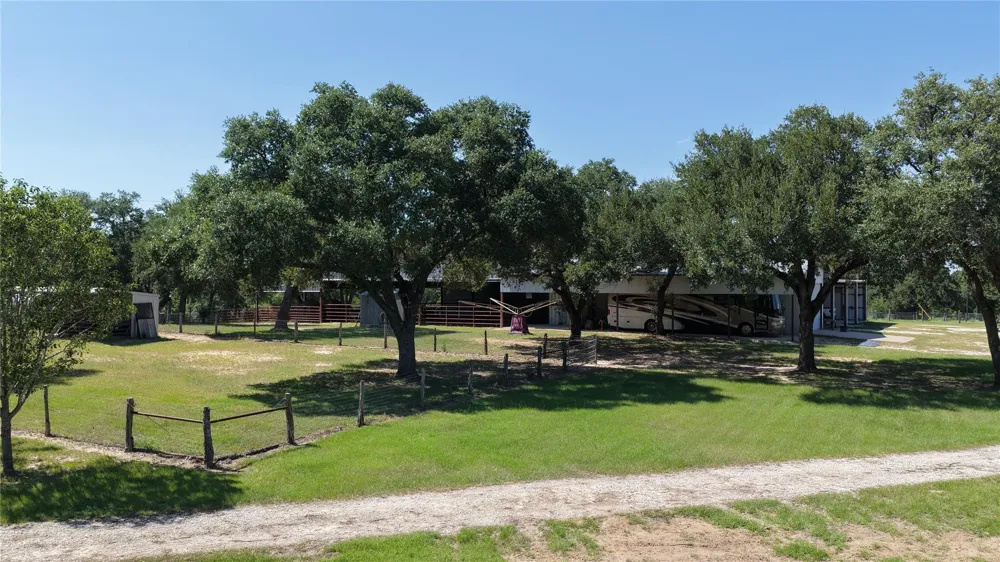 8775 Lone Star Road Washington, TX 77880