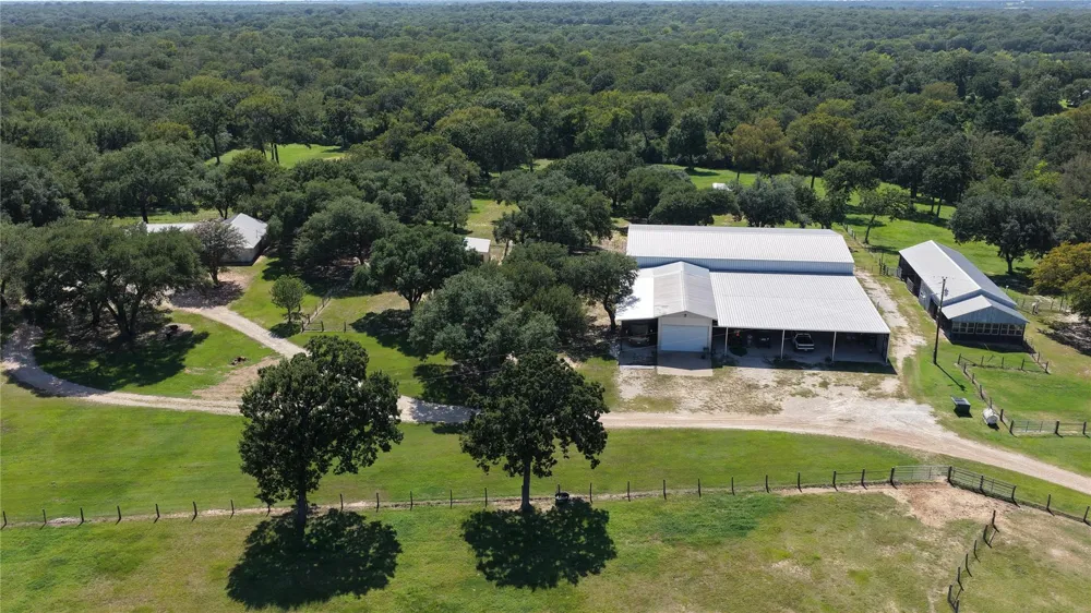 8775 Lone Star Road Washington, TX 77880