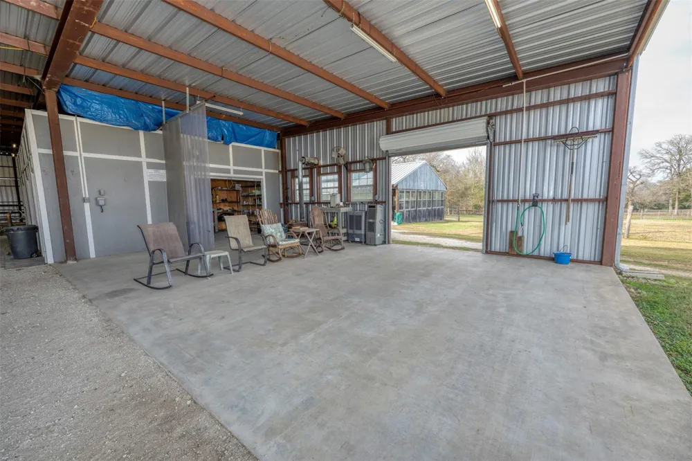 8775 Lone Star Road Washington, TX 77880