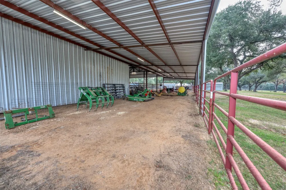 8775 Lone Star Road Washington, TX 77880