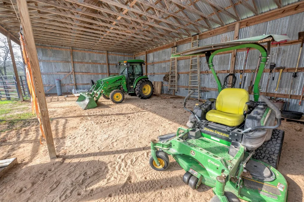 8775 Lone Star Road Washington, TX 77880