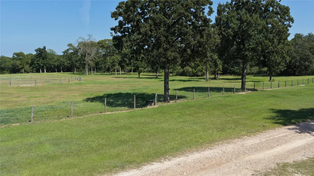 8775 Lone Star Road Washington, TX 77880
