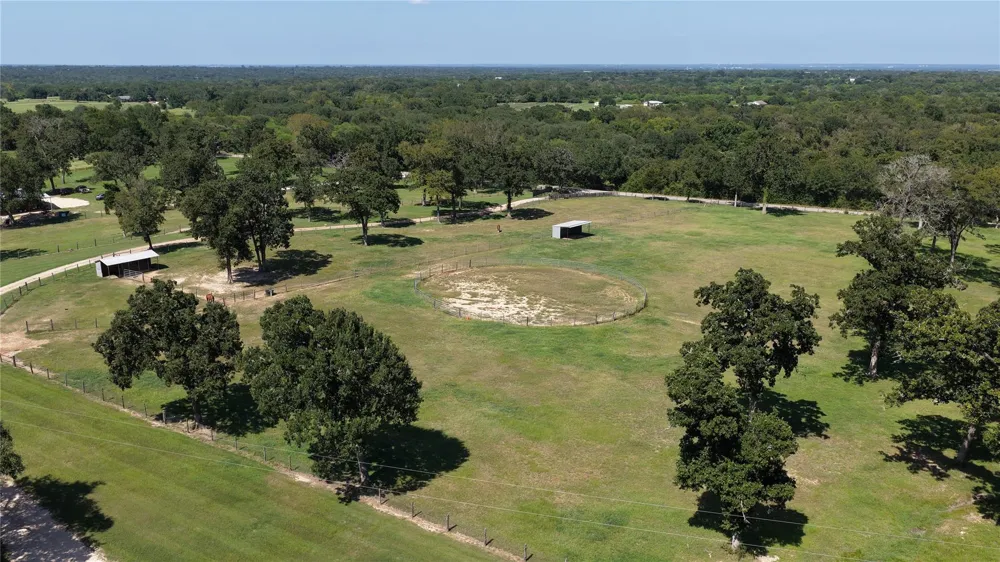 8775 Lone Star Road Washington, TX 77880