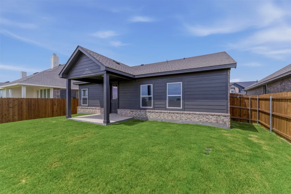 3504 Helena Street Gainesville, TX 76240