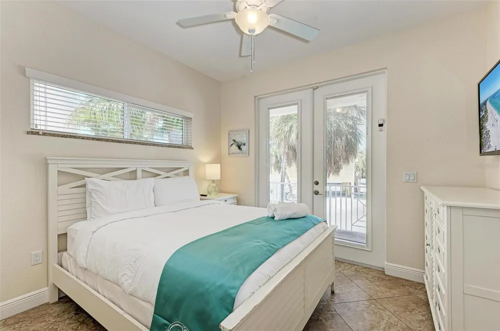 203 HARBOR DRIVE Holmes Beach, FL 34217