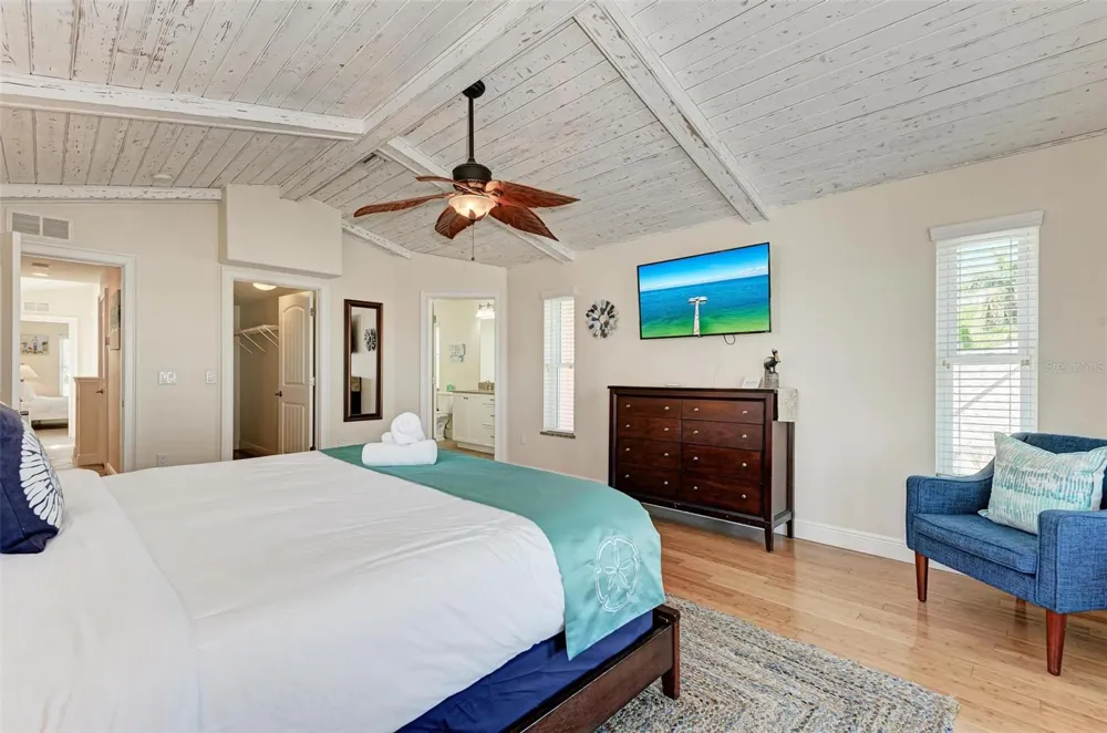 203 HARBOR DRIVE Holmes Beach, FL 34217