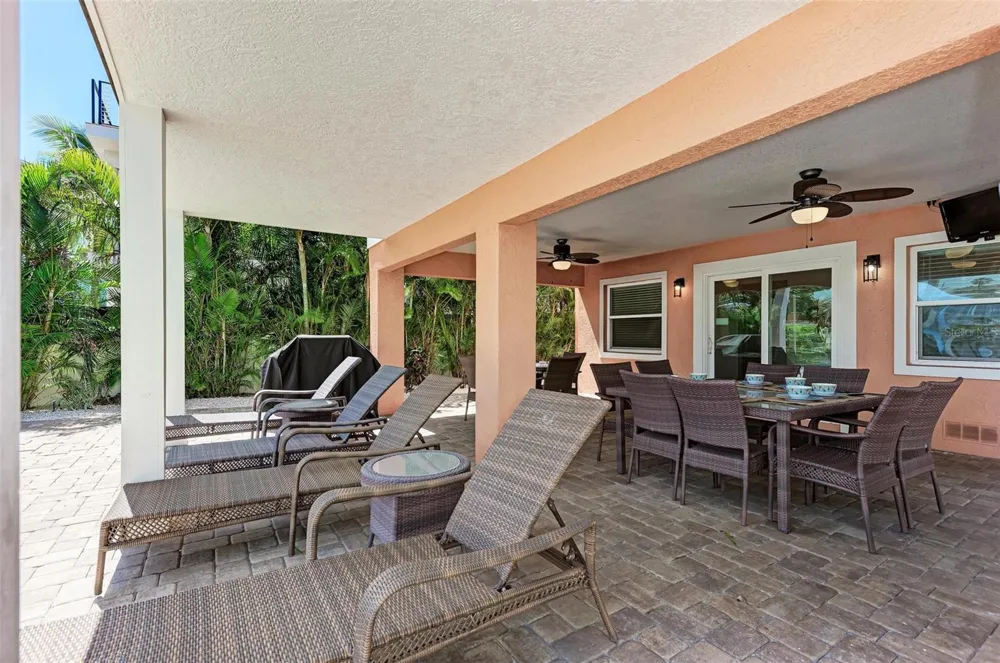 203 HARBOR DRIVE Holmes Beach, FL 34217