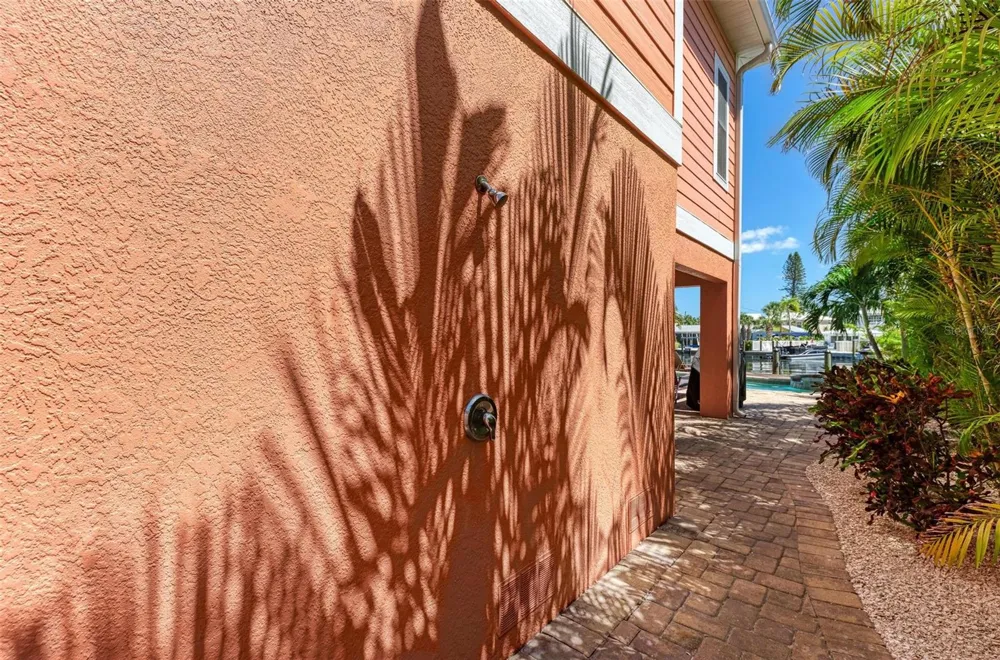 203 HARBOR DRIVE Holmes Beach, FL 34217