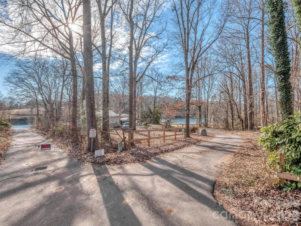 4677 Stratford Lane Denver, NC 28037
