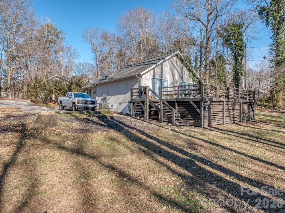 4677 Stratford Lane Denver, NC 28037