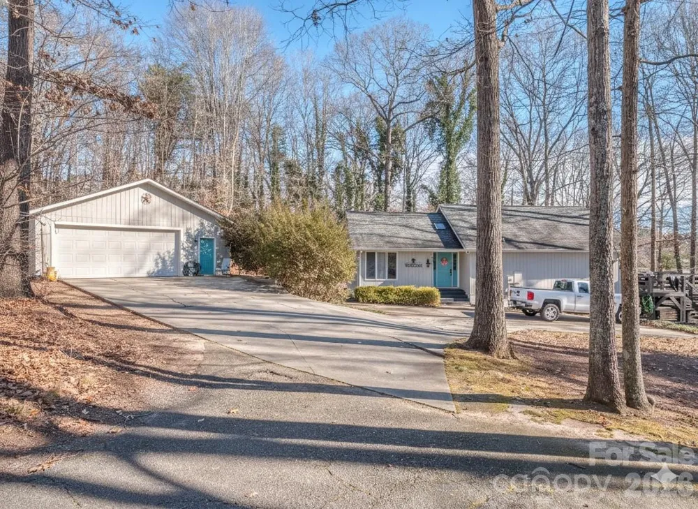 4677 Stratford Lane Denver, NC 28037