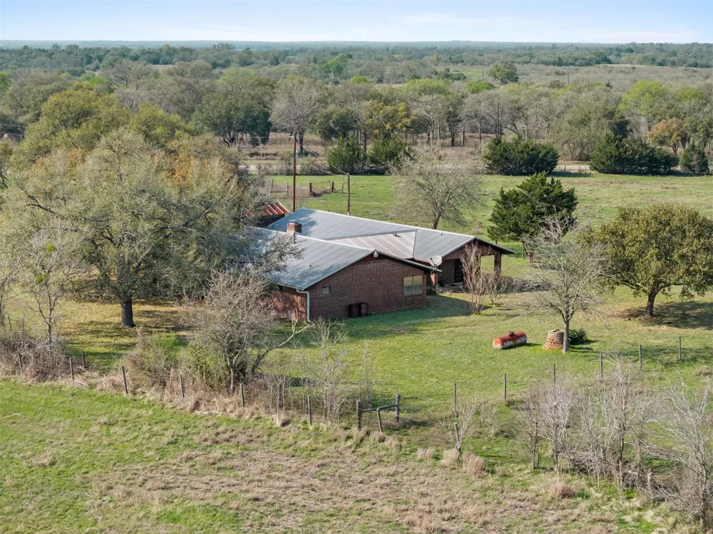 8232 Fm 2145 Ledbetter, TX 78946