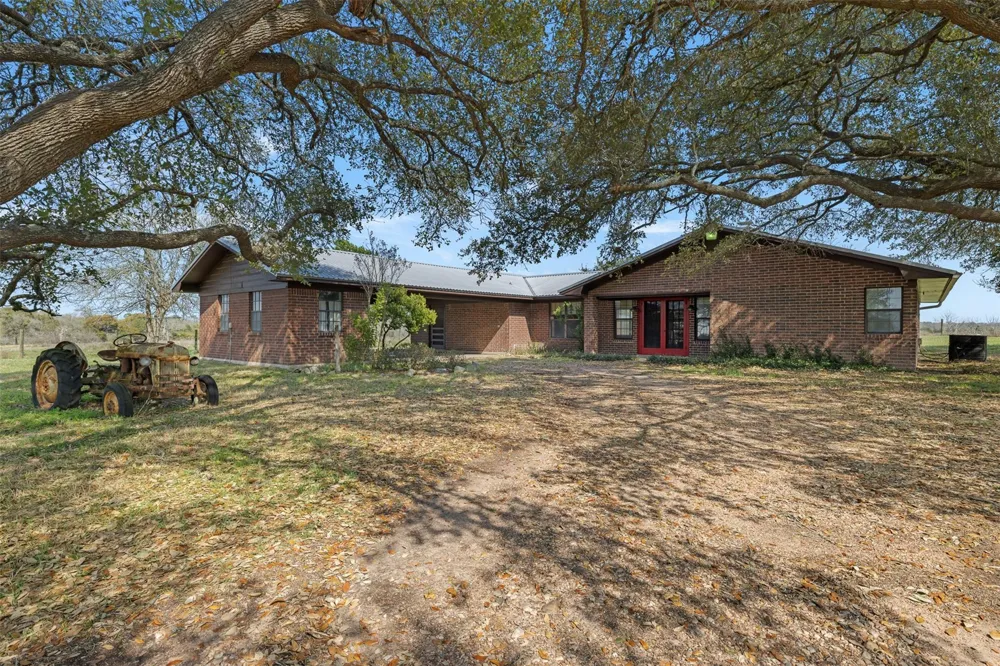 8232 Fm 2145 Ledbetter, TX 78946