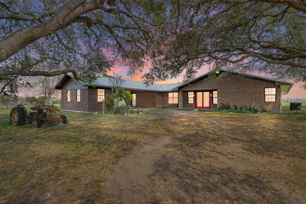 8232 Fm 2145 Ledbetter, TX 78946
