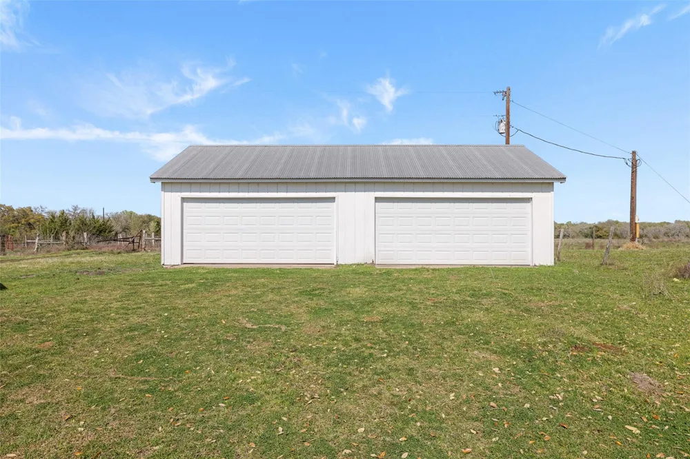 8232 Fm 2145 Ledbetter, TX 78946