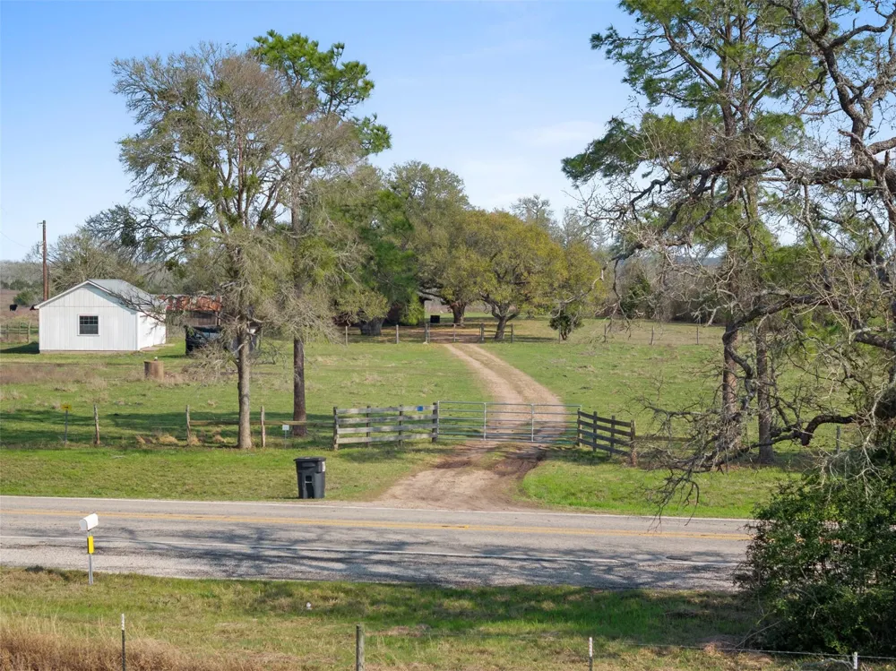 8232 Fm 2145 Ledbetter, TX 78946