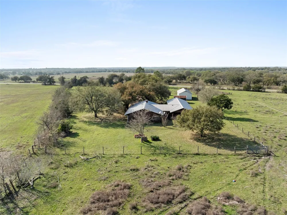 8232 Fm 2145 Ledbetter, TX 78946