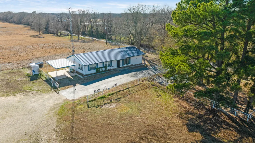 4060 CR 36220 Sumner, TX 75486