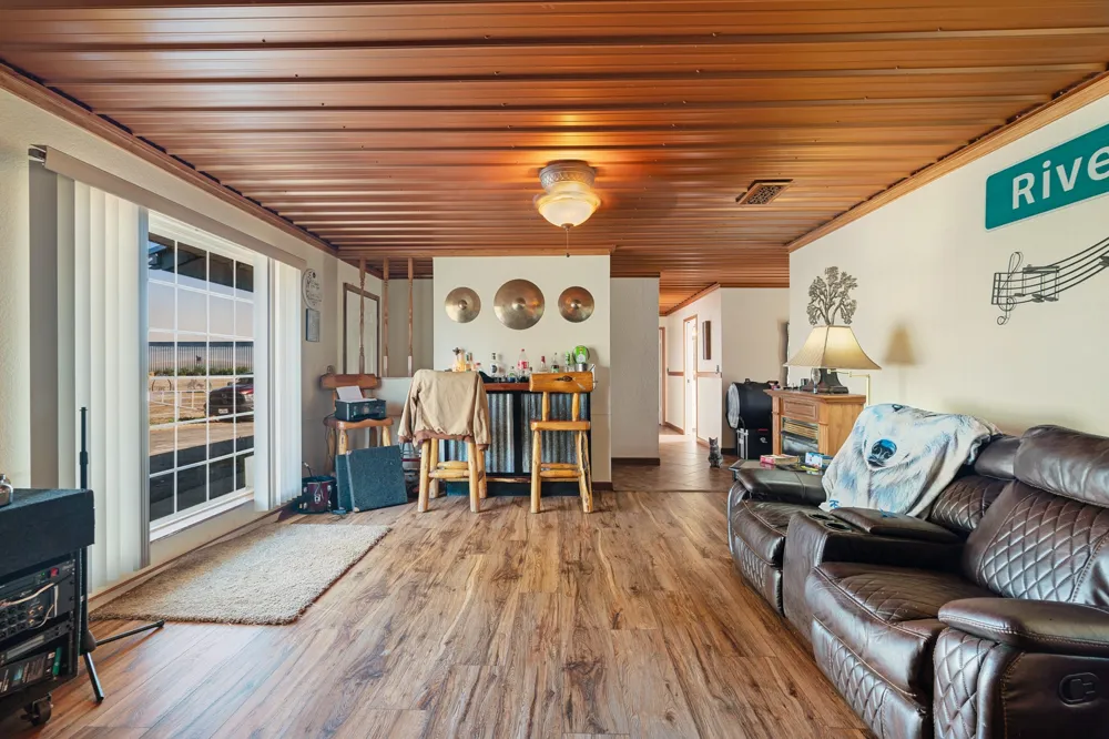 4060 CR 36220 Sumner, TX 75486