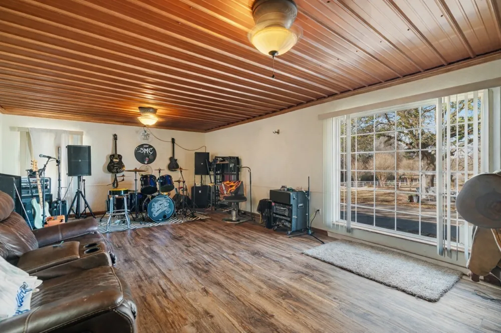 4060 CR 36220 Sumner, TX 75486