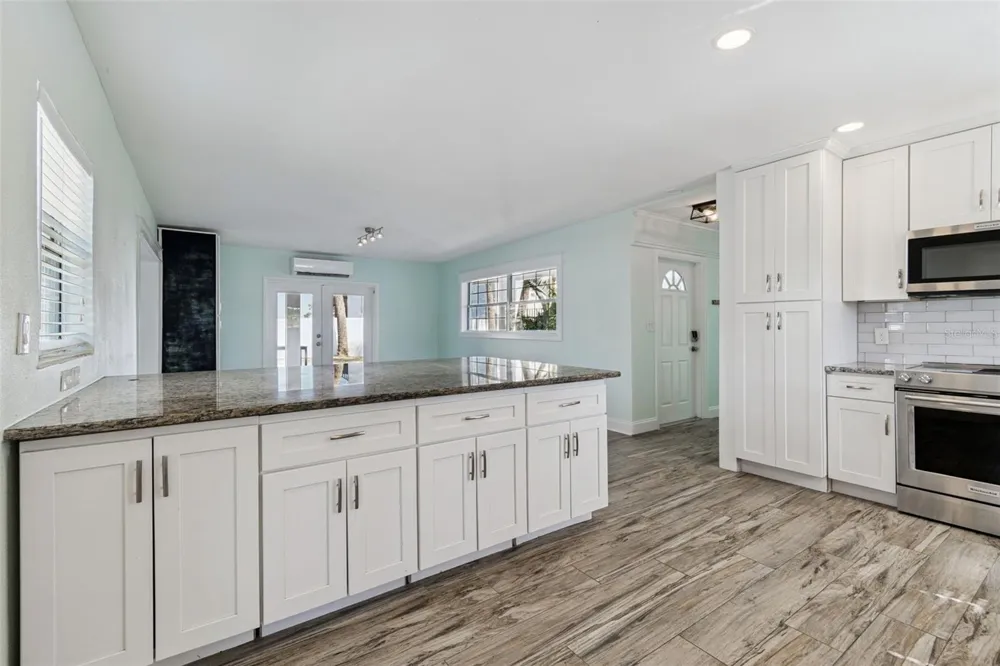 1733 BAYOU GRANDE BOULEVARD NE St Petersburg, FL 33703