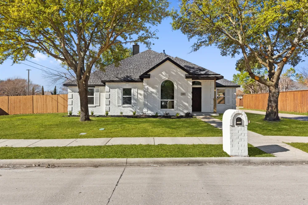 3305 Bridgewater Drive