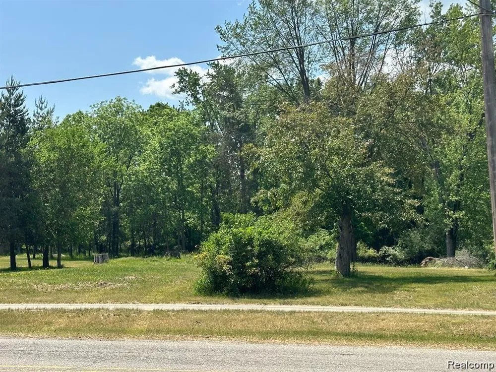 2043 S Long Lake Road Fenton City, MI 48430