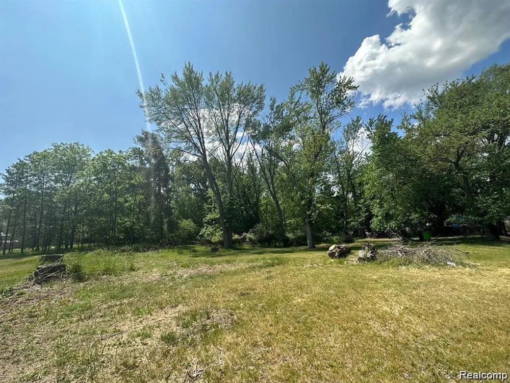 2043 S Long Lake Road Fenton City, MI 48430