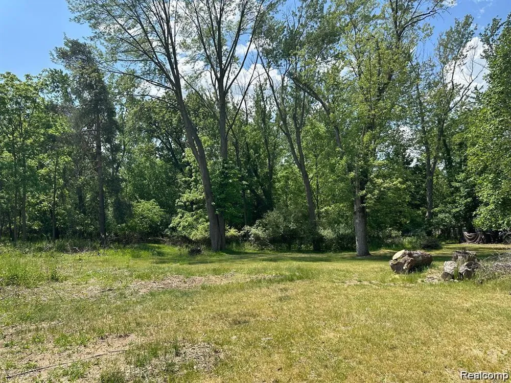 2043 S Long Lake Road Fenton City, MI 48430