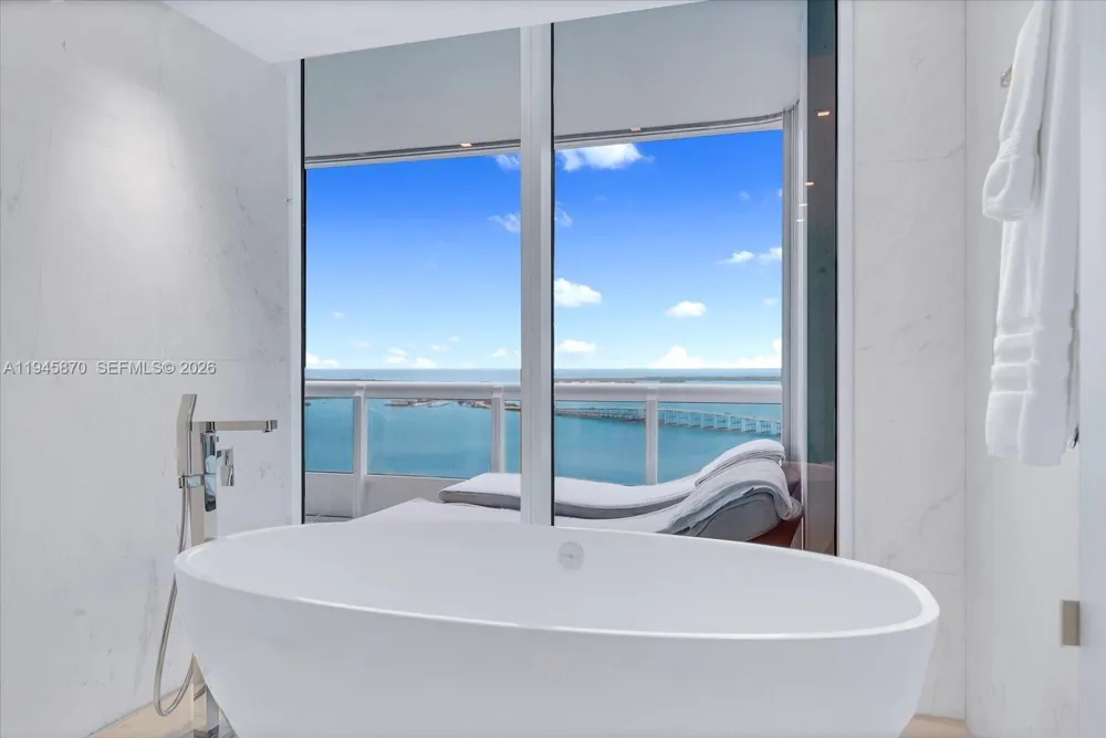 1643 Brickell Ave #3904 Miami, FL 33129