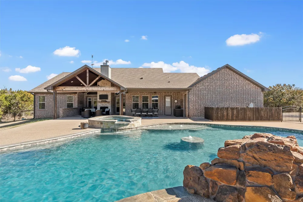 18503 Wortham Bend Road China Spring, TX 76633
