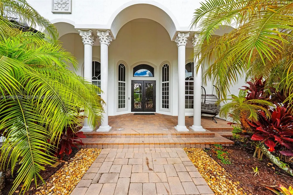 12401 Stonebrook Cir Davie, FL 33330
