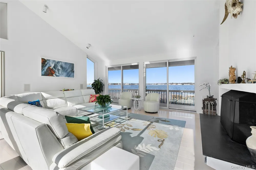 32 Dune Westhampton Beach, NY 11978