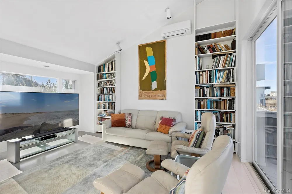 32 Dune Westhampton Beach, NY 11978