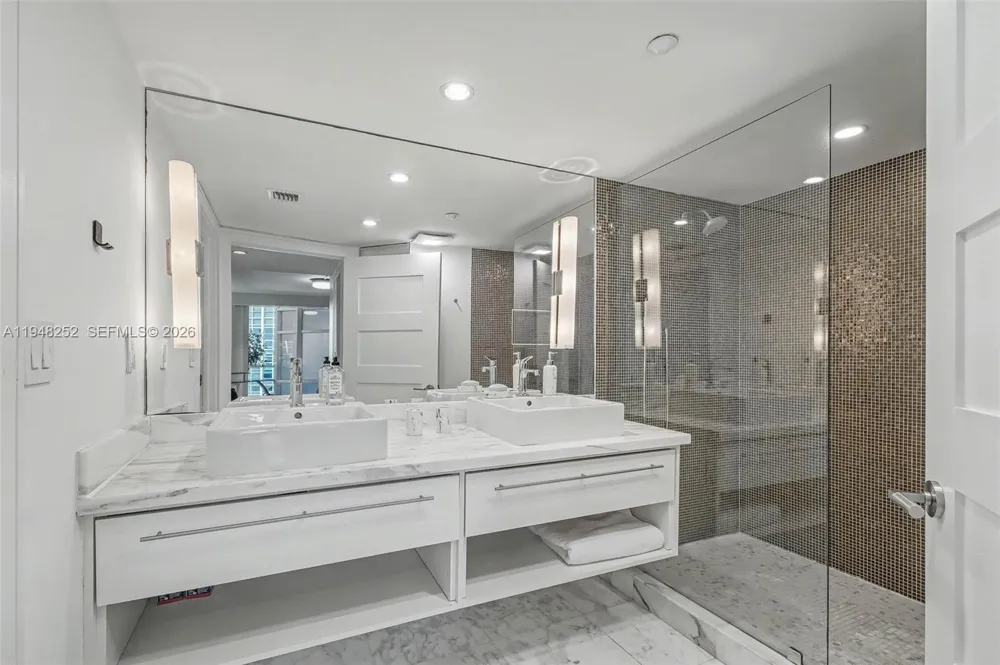 5025 Collins Ave #903 Miami Beach, FL 33140