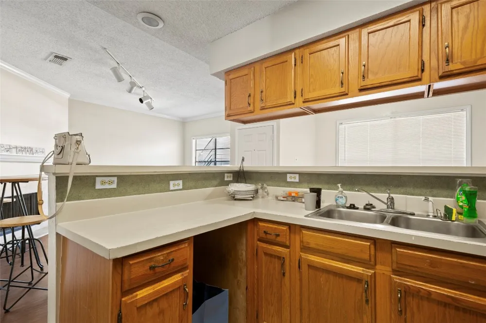 915 W 23rd Street #208 Austin, TX 78705