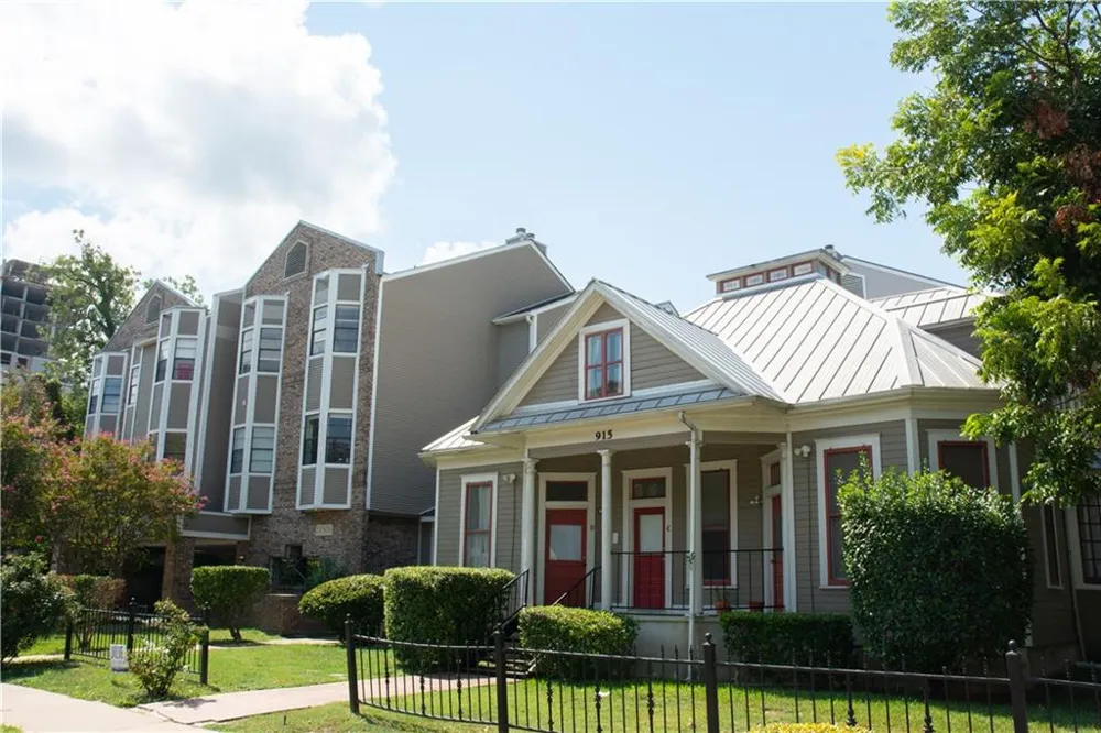 915 W 23rd Street #208